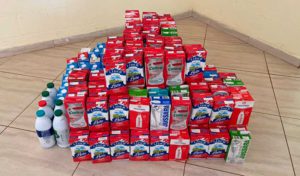 APAE recebe doação de leite arrecadado no Concurso de Bolsas da Pós-Graduação - UNILINS