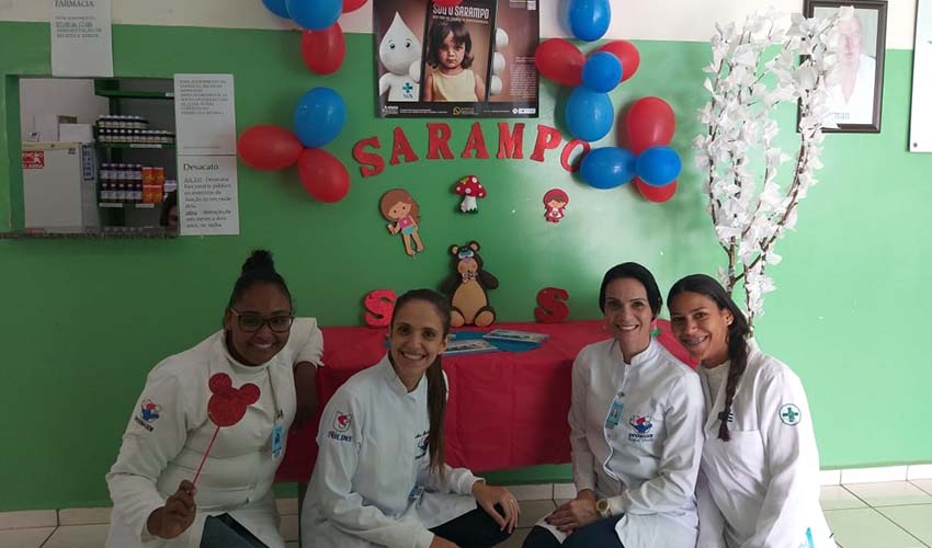 Alunos de enfermagem em ação na Campanha Nacional contra o Sarampo - UNILINS