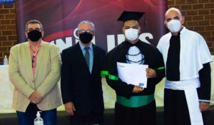 Formandos 2021 recebem diploma de graduação - UNILINS