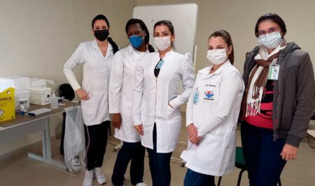 Enfermagem participa de campanha de vacinação na Santa Casa de Lins