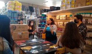 Visita no setor de iluminação da loja Madeireira Linense - UNILINS