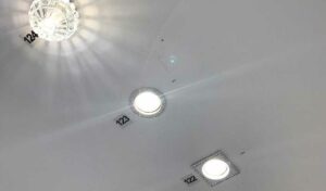 Alunos de Pós-graduação em Design de Interiores realizaram visita técnica ao setor de iluminação - UNILINS