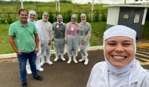 Alunos da Pós de Ciência e Gestão de Alimentos visitam o Laticínio Tirolez - UNILINS