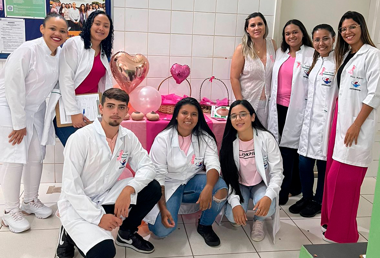 Alunos do curso de Enfermagem realizam ações em alusão ao Outubro Rosa - UNILINS