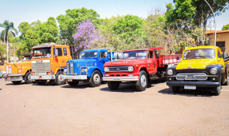 10º Encontro de Carros Antigos de Lins